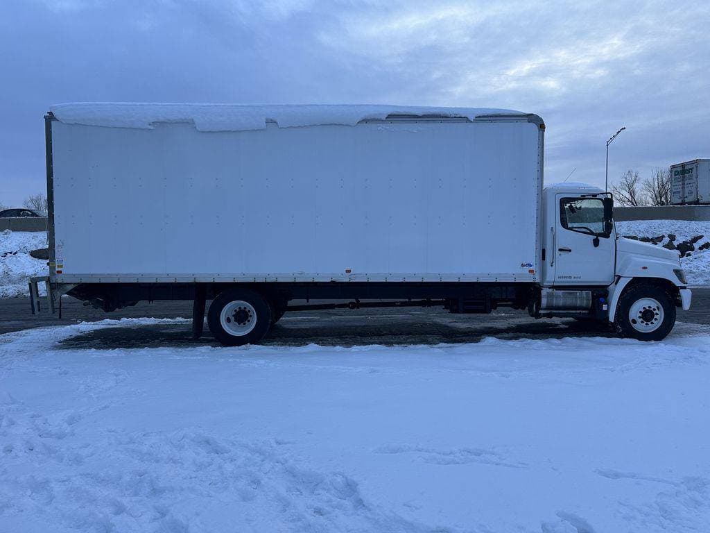 2020 Hino 268A image 7