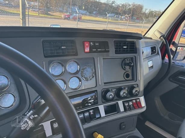 2021 Kenworth T680 image 10