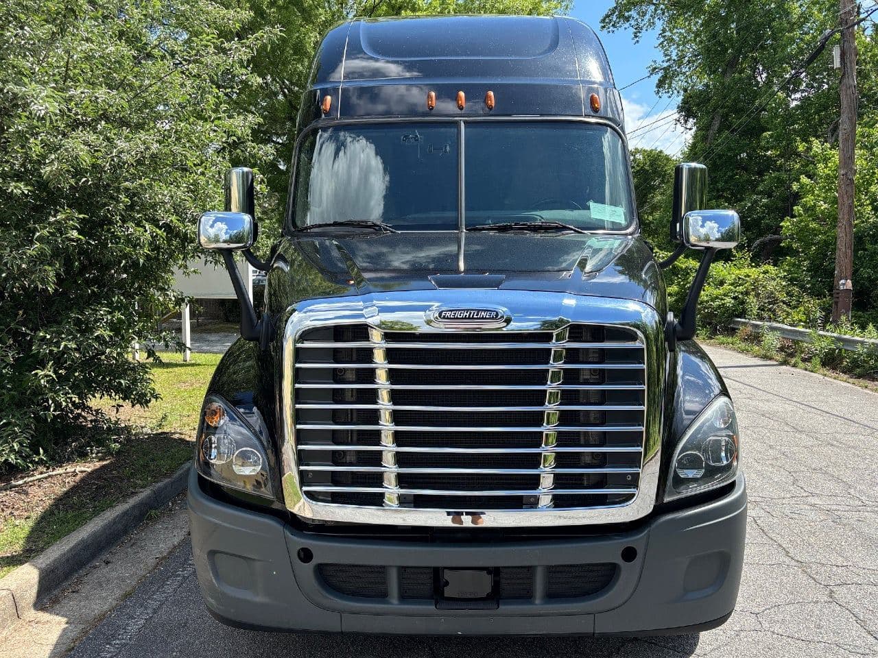 2020 Freightliner Cascadia 125 image 3