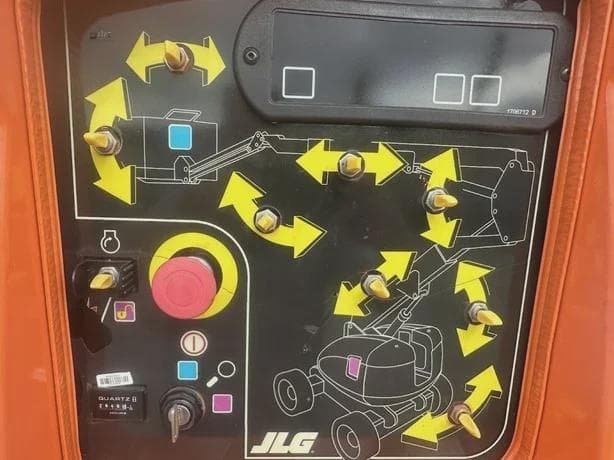 2017 JLG 600AJ image 9