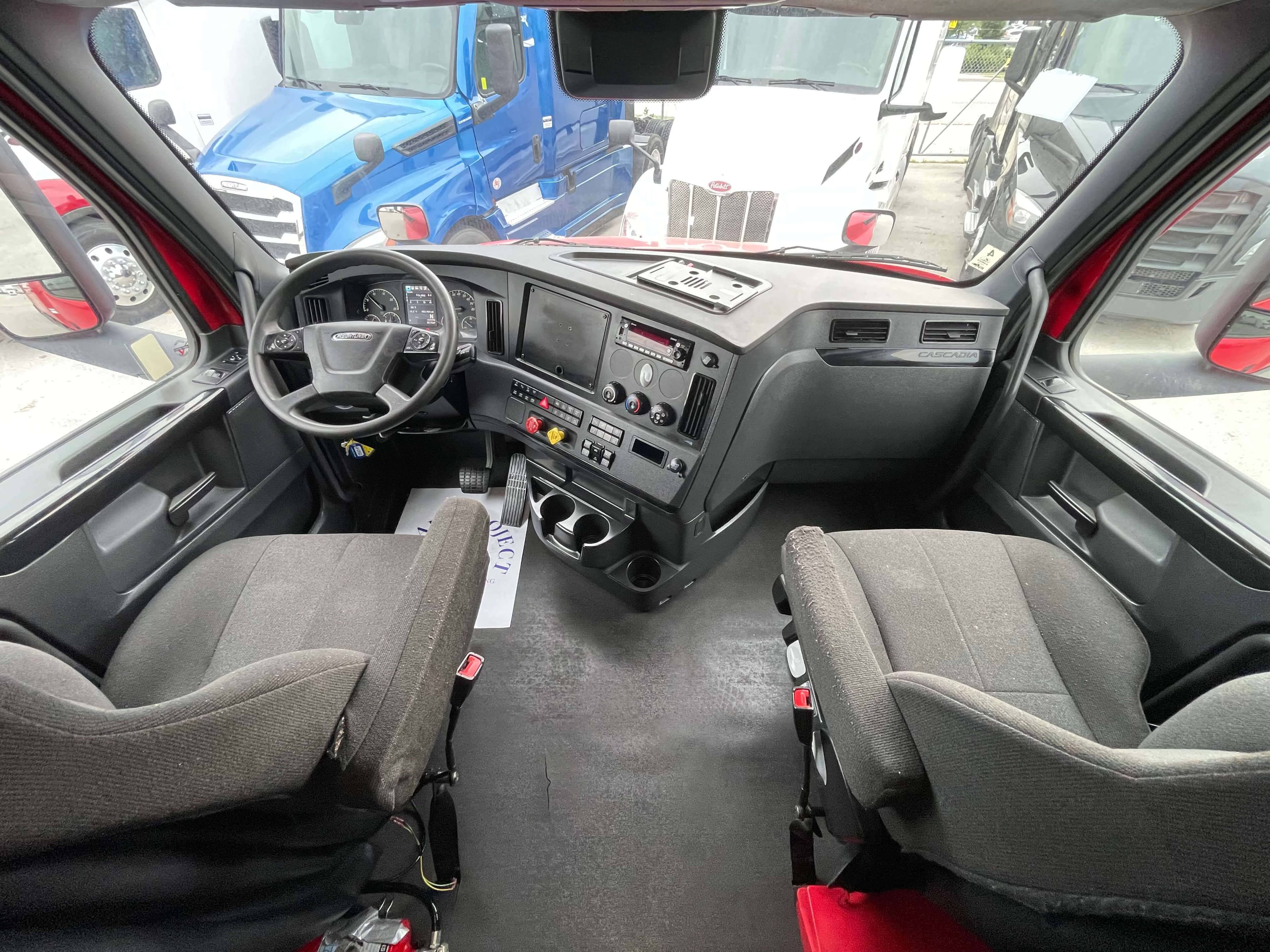 2023 Freightliner Cascadia 126 image 13