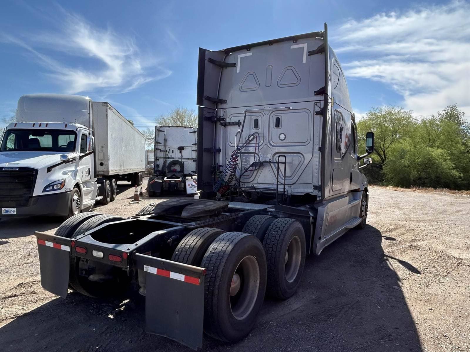 2022 Freightliner Cascadia image 2