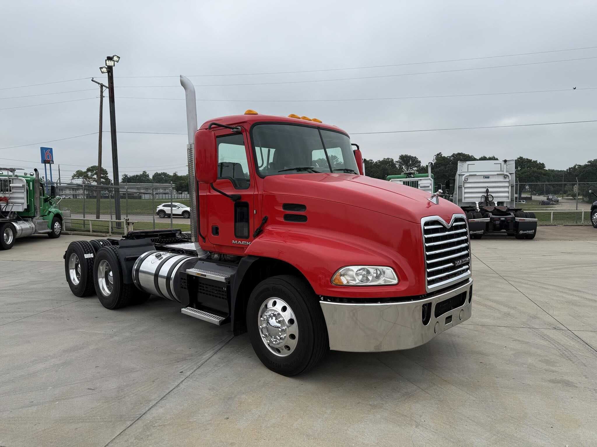2018 Mack CXU613 image 3