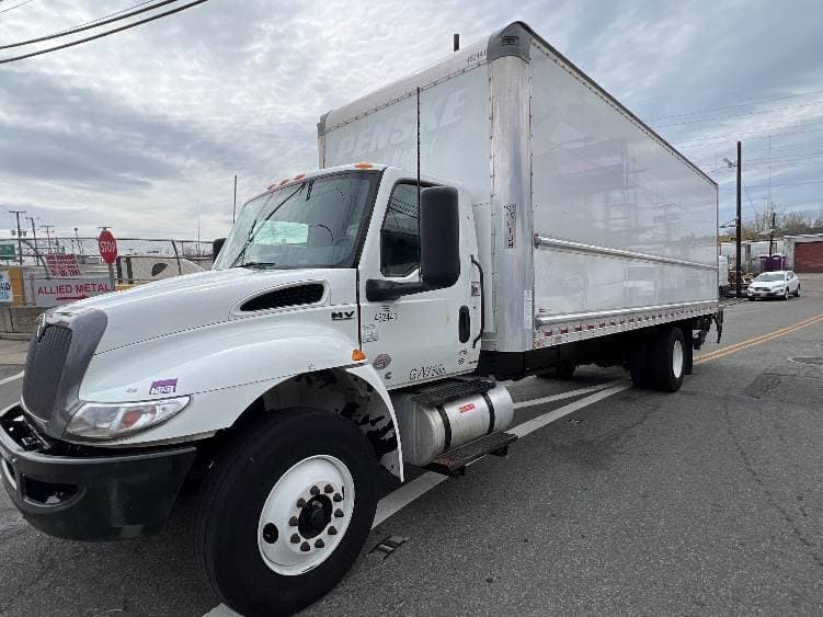 2022 International MV607 Box Truck - 220HP, 6 Speed Automatic, Roll up Door image 3