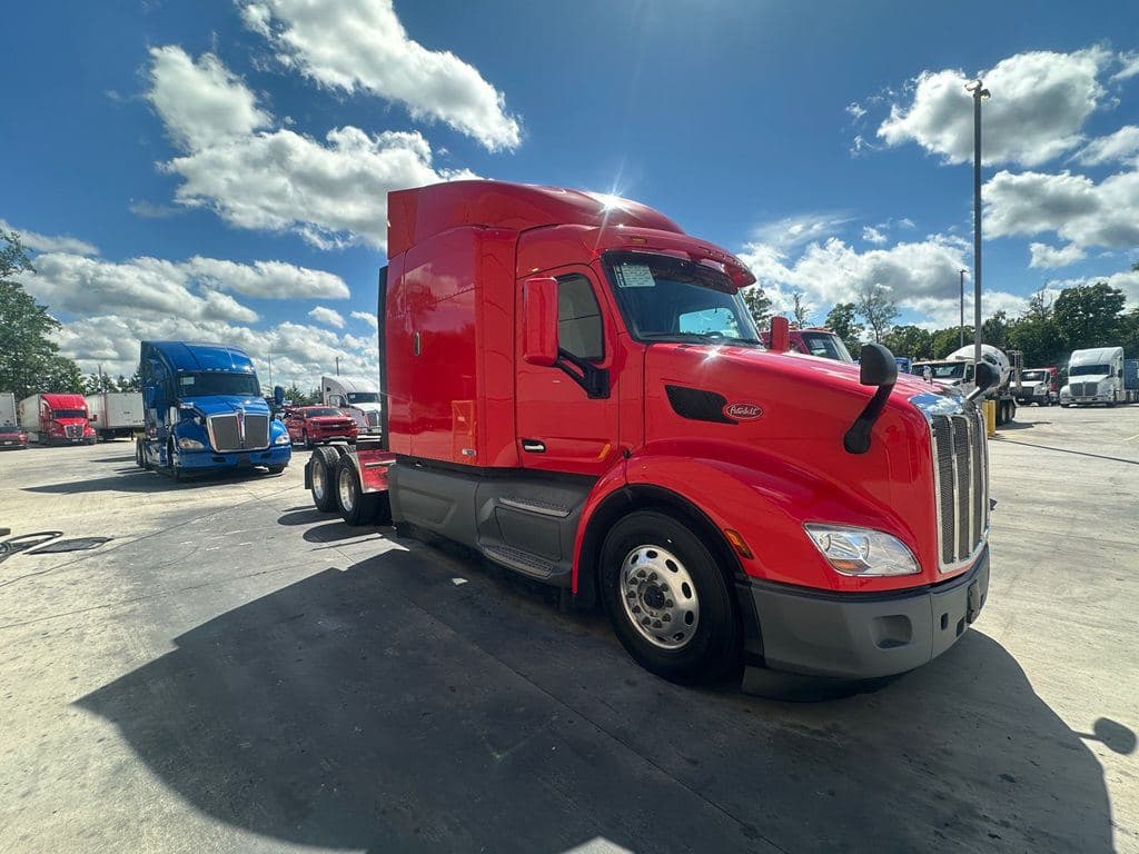 Used 2021 PETERBILT 579 image 9