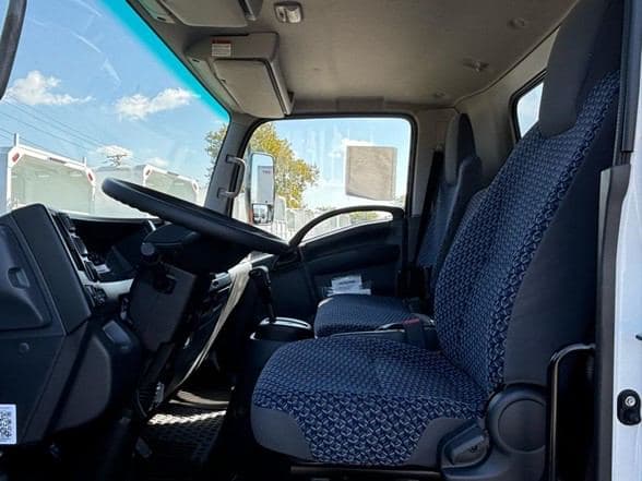 2025 Isuzu NRR image 12