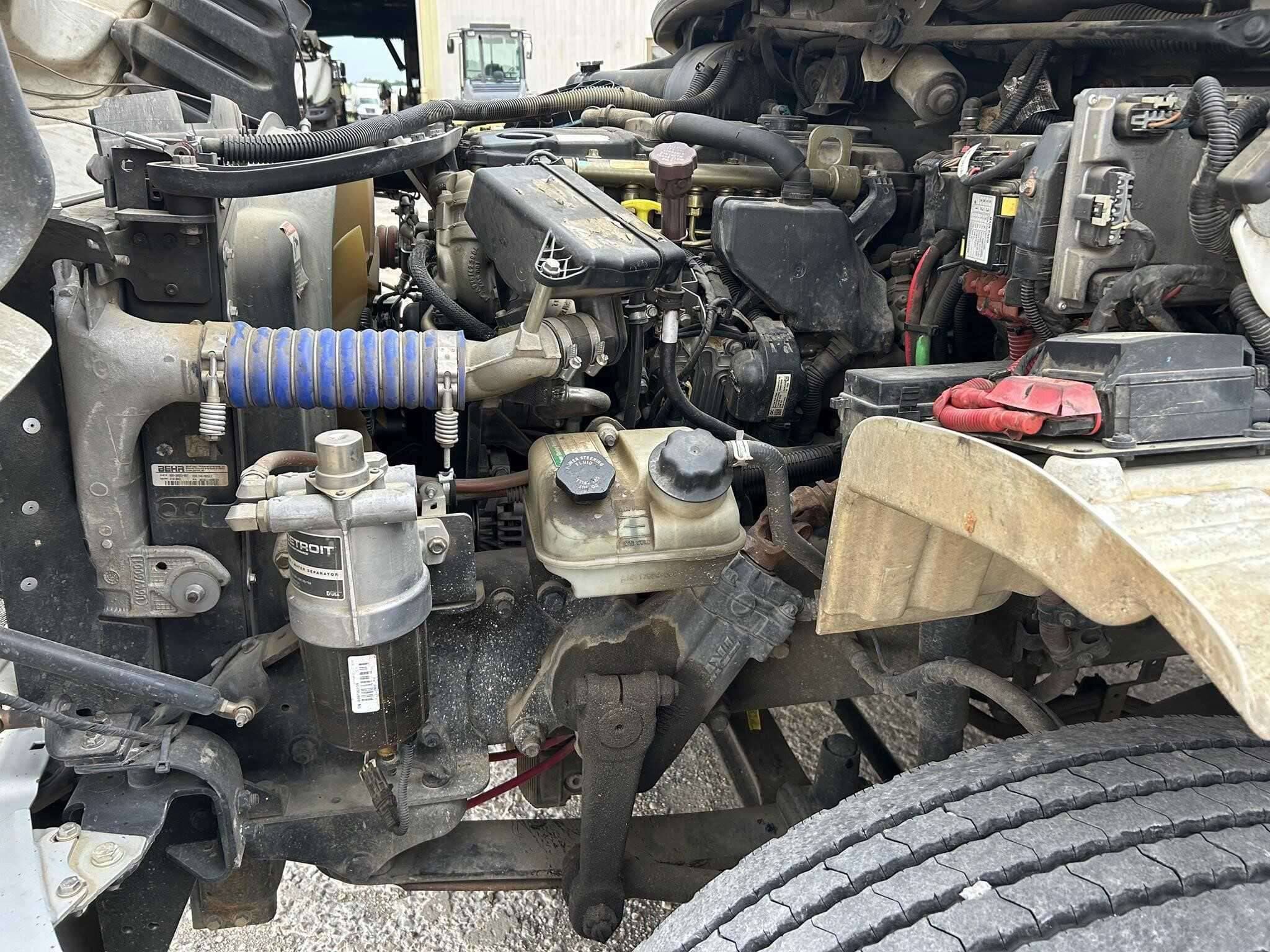 2017 Freightliner M2 image 4