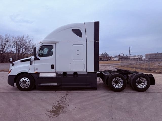 2024 Freightliner Cascadia image 3