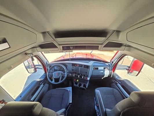 2023 Kenworth T680 image 3