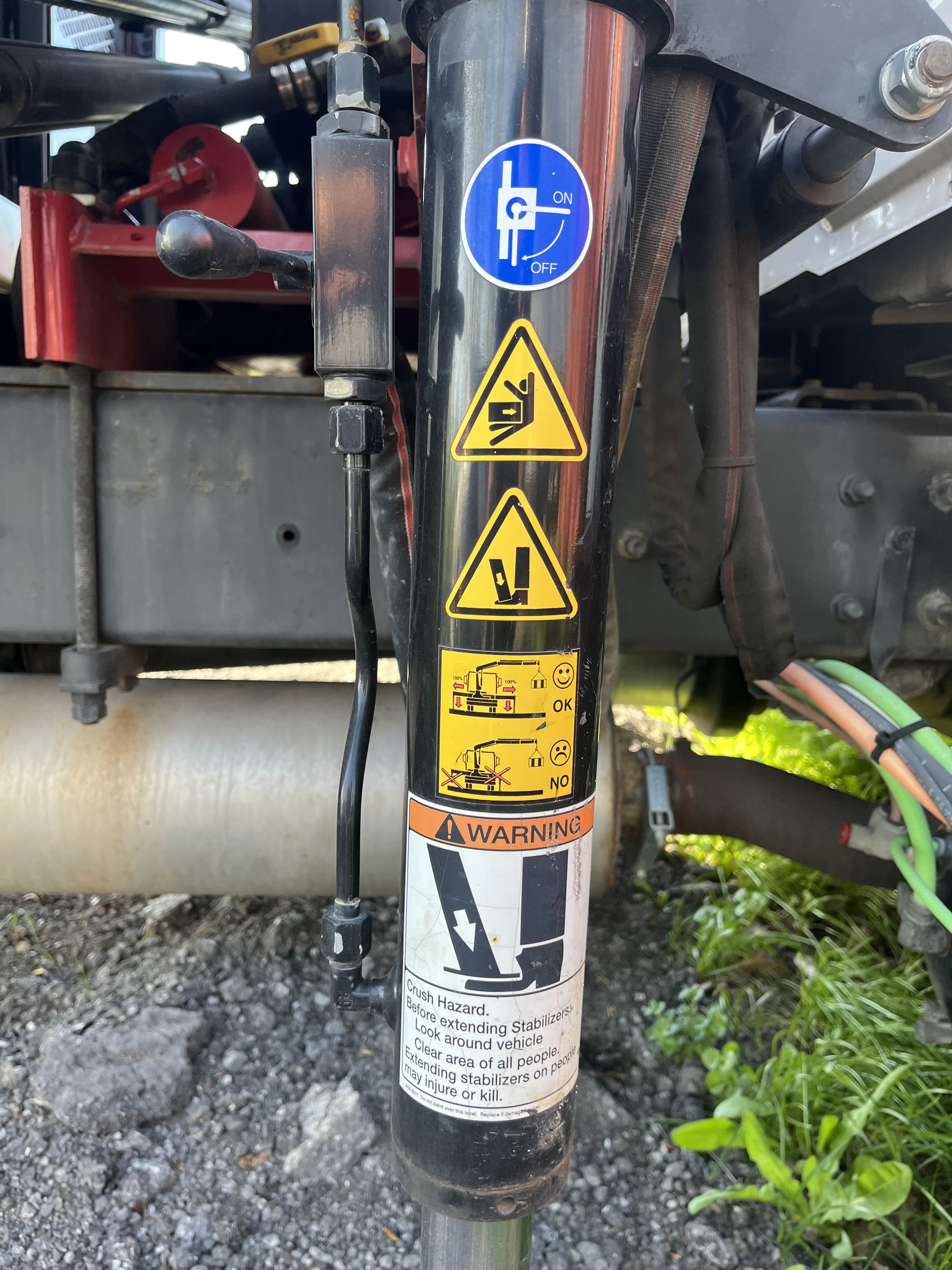 2014 International 4300 Knuckleboom Mounted Crane image 23