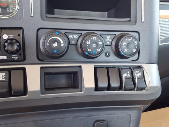 2025 Kenworth T880 image 10