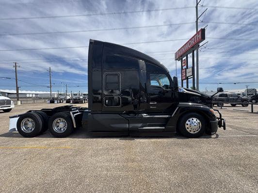 2022 Kenworth T680 image 3