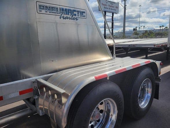 2025 Mac Trailer Mfg 1650 Cft image 4