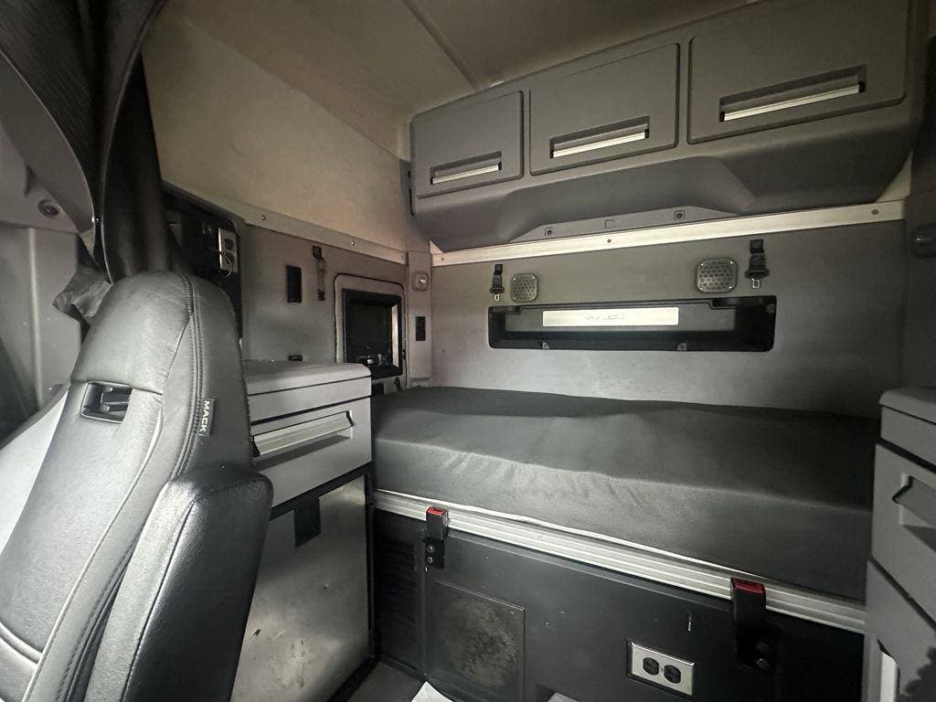 2020 Mack Anthem image 10