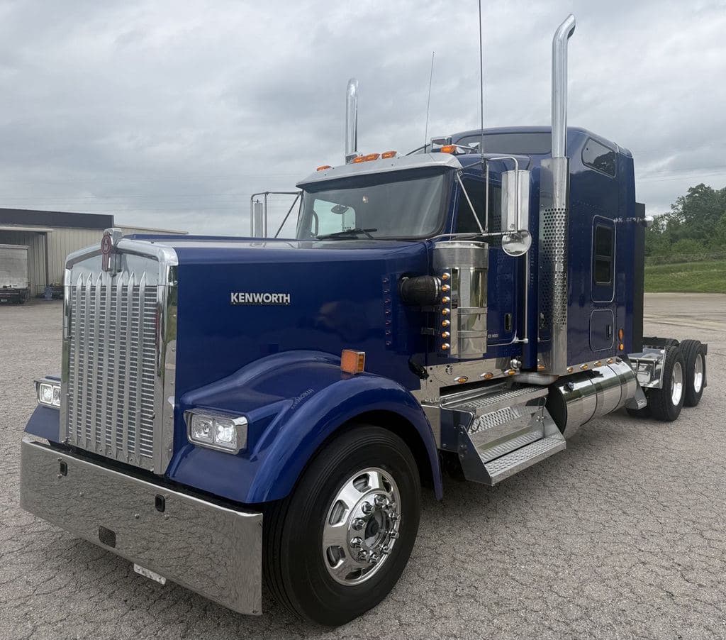 Used 2023 KENWORTH W900L image 4