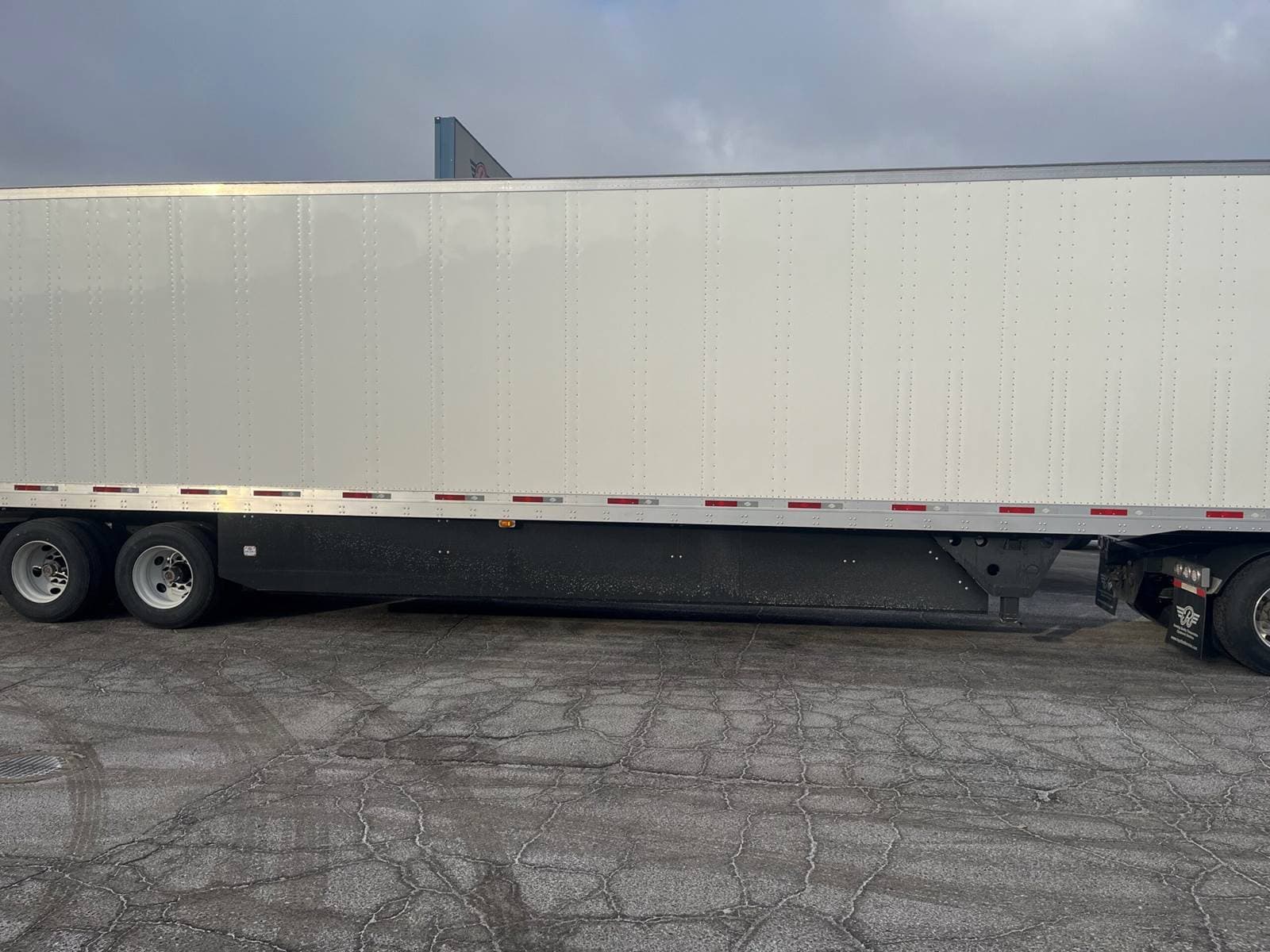 2026 Utility 53` Dry Van image 2