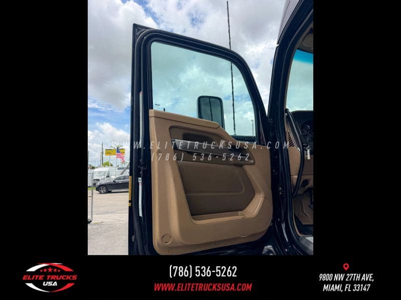 2017 Kenworth T680 image 14