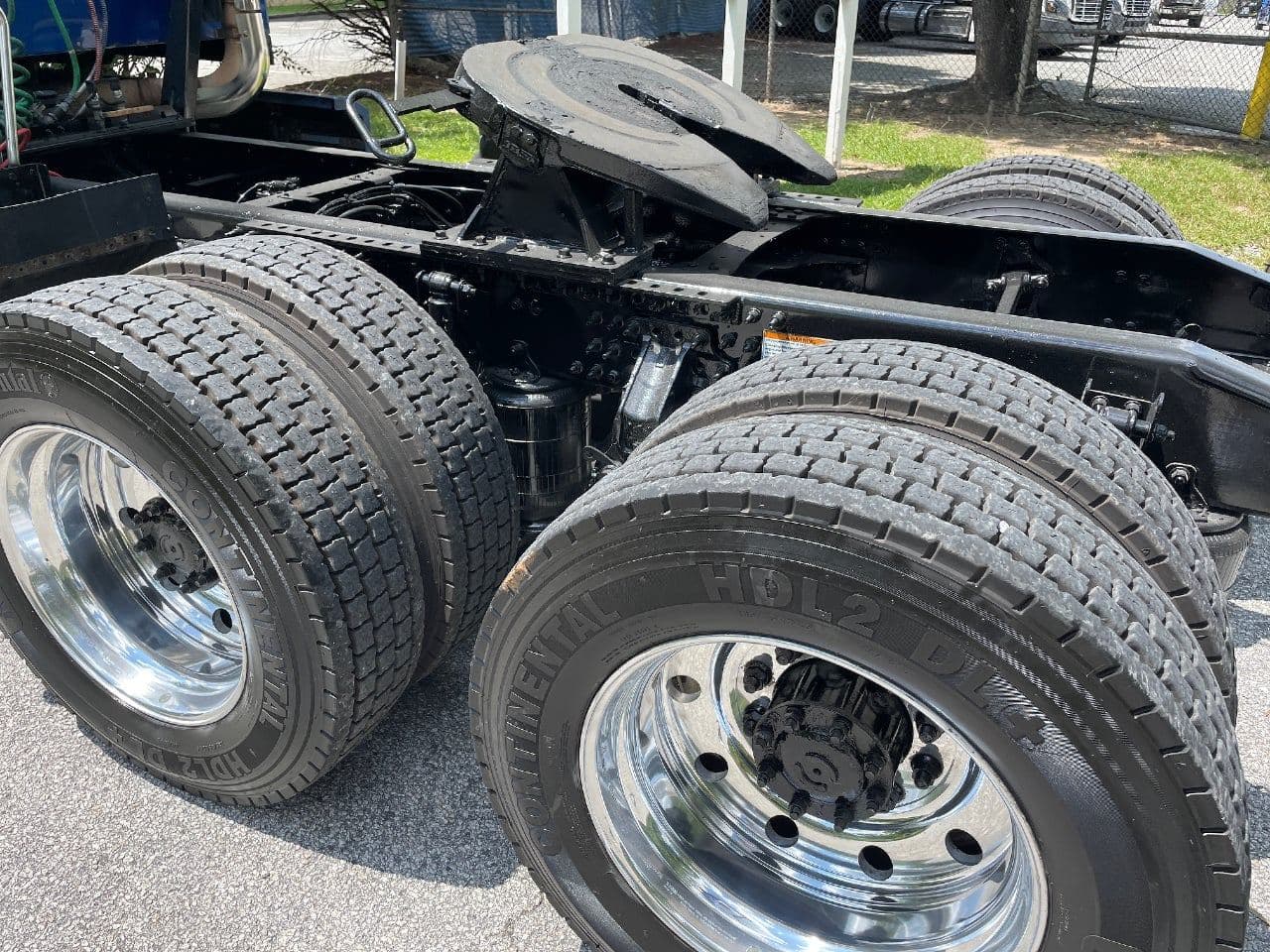 2019 Mack Anthem image 11