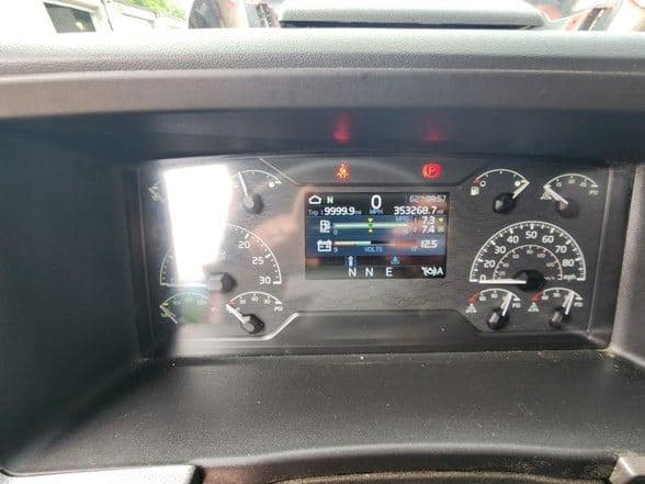 2023 Volvo VNL64T760 image 17