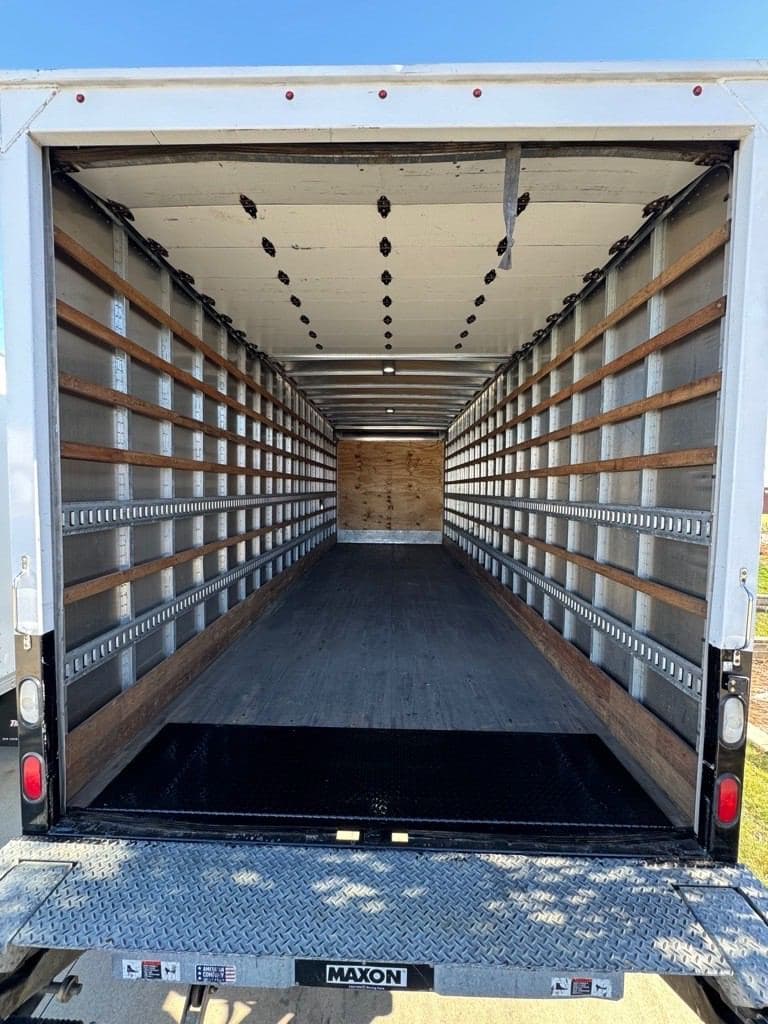 2022 Freightliner M2 image 12