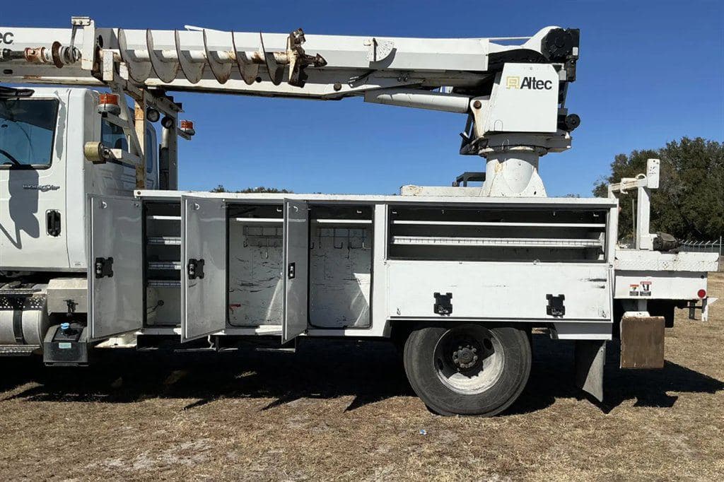 2017 International 7300 image 6
