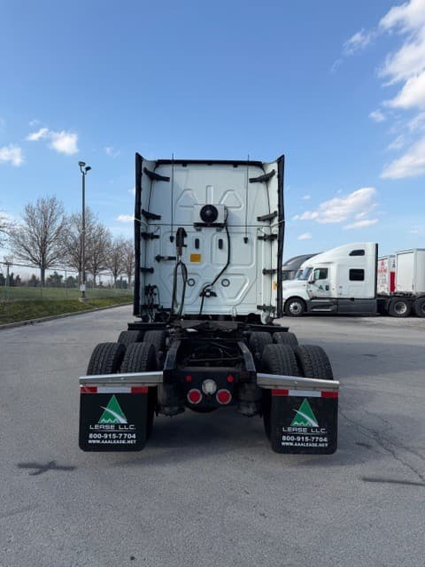 2022 Freightliner Cascadia 126 image 12