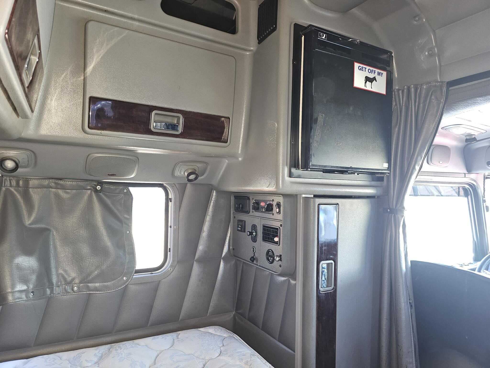 Used 2020 PETERBILT 389 Conventional - Sleeper Truck in Heyburn, ID image 31