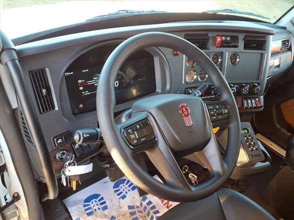 2026 Kenworth T880 image 17