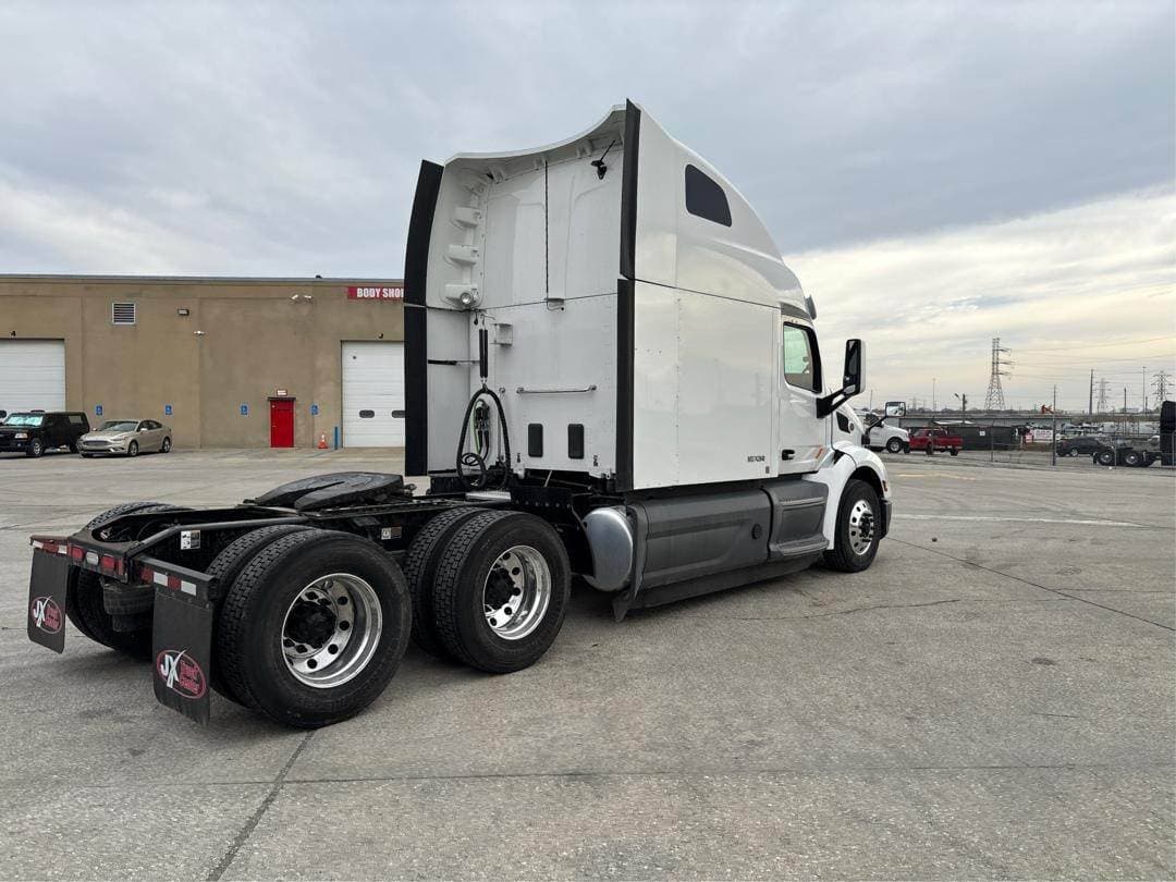 2021 Peterbilt 579 image 7