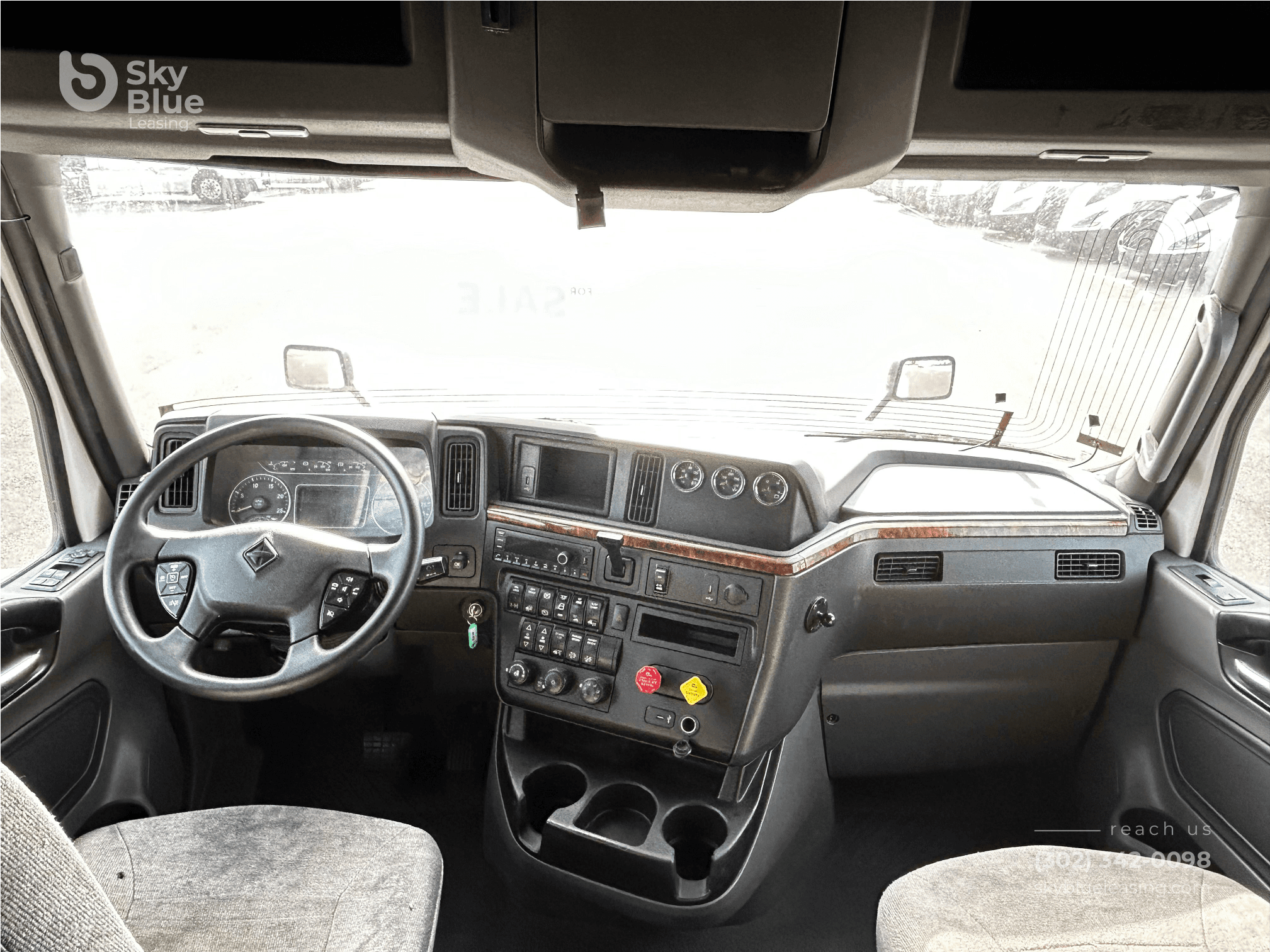 2022 International LT625 image 10