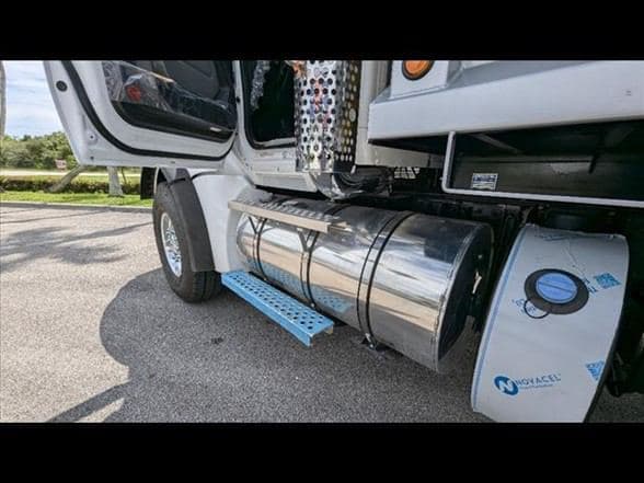 2025 Kenworth T880 image 12