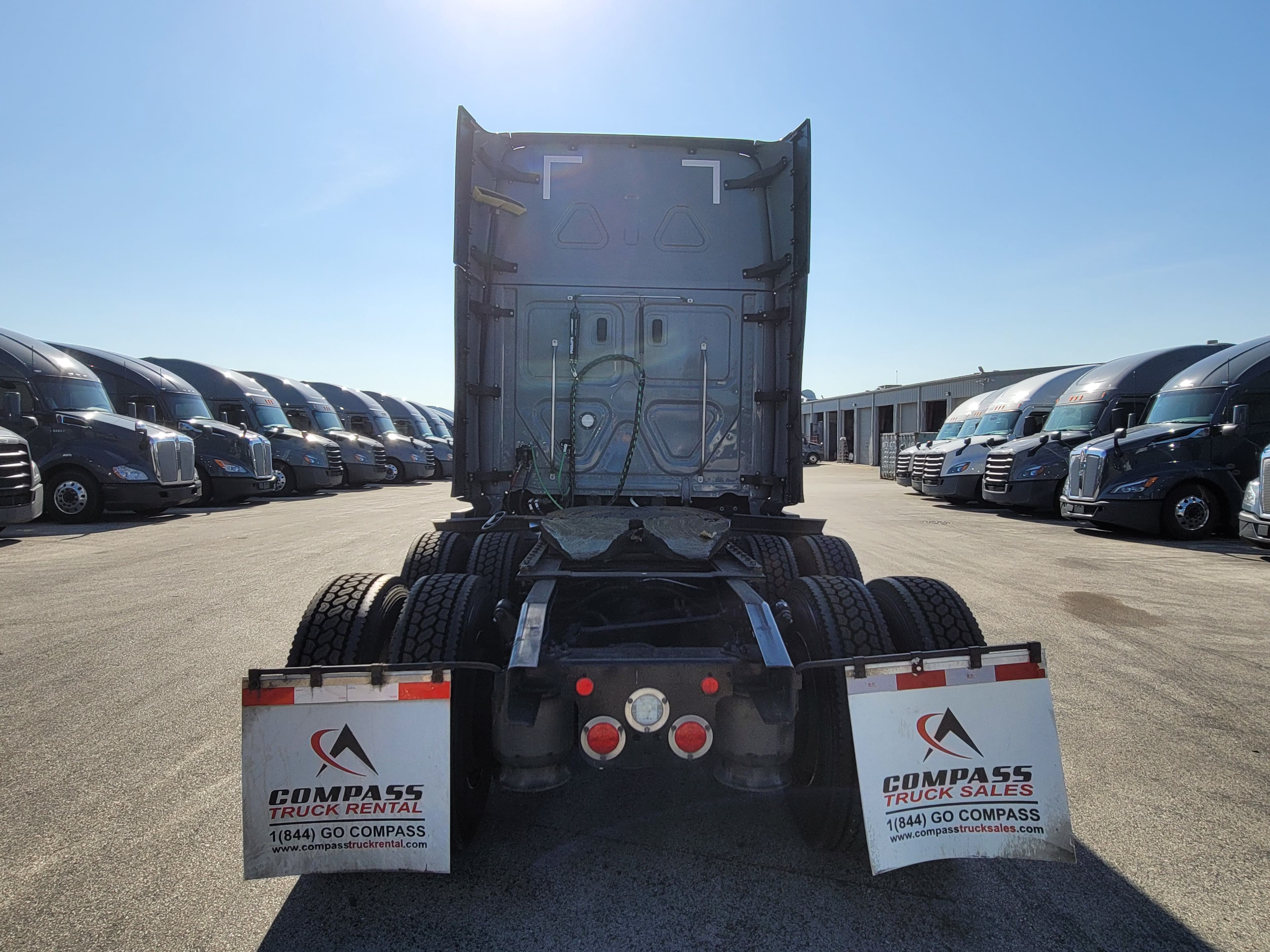 2023 Freightliner Cascadia 125 image 3