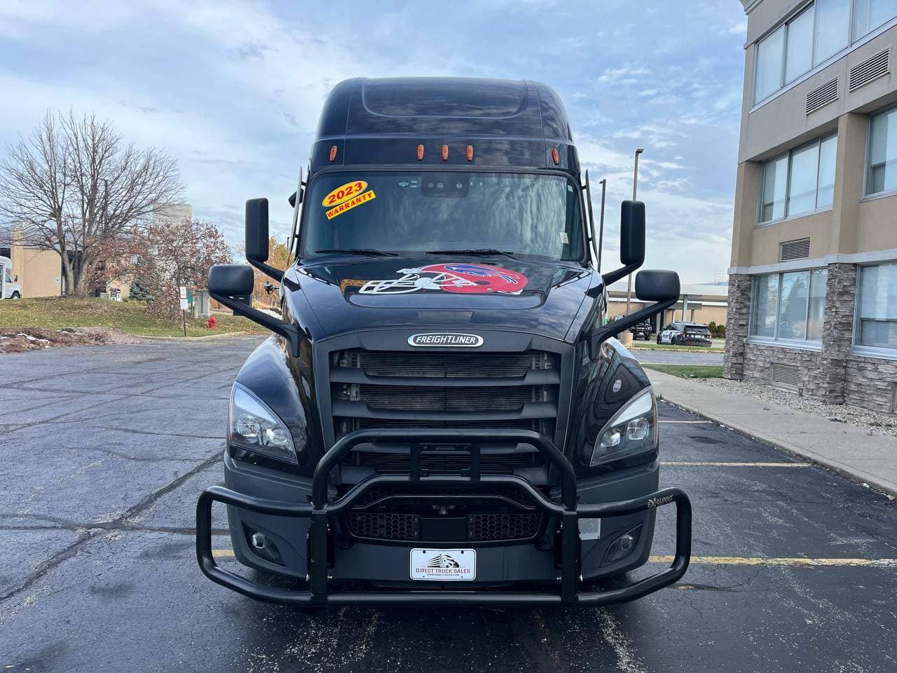 2023 Freightliner Cascadia image 2