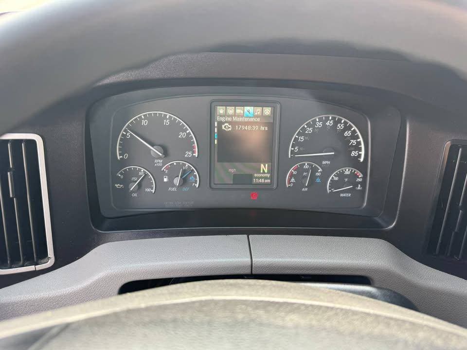 2021 Freightliner Cascadia image 9