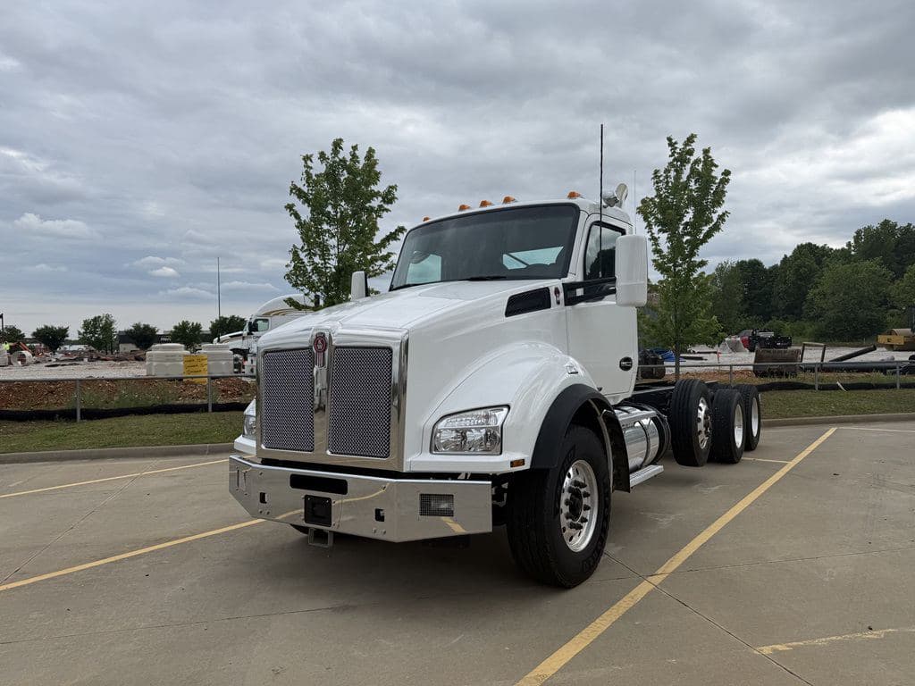 Used 2021 KENWORTH T880 image 1