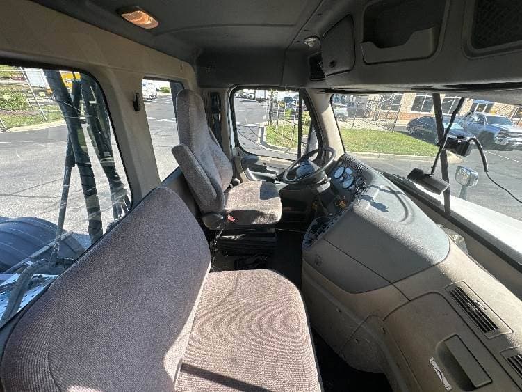 2018 Freightliner Cascadia image 9