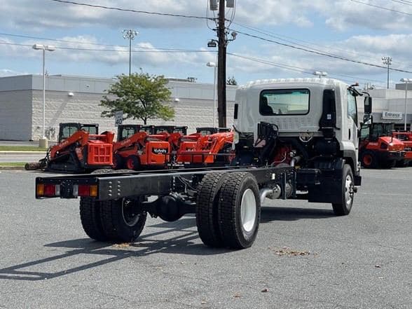 2025 Isuzu FTR image 11