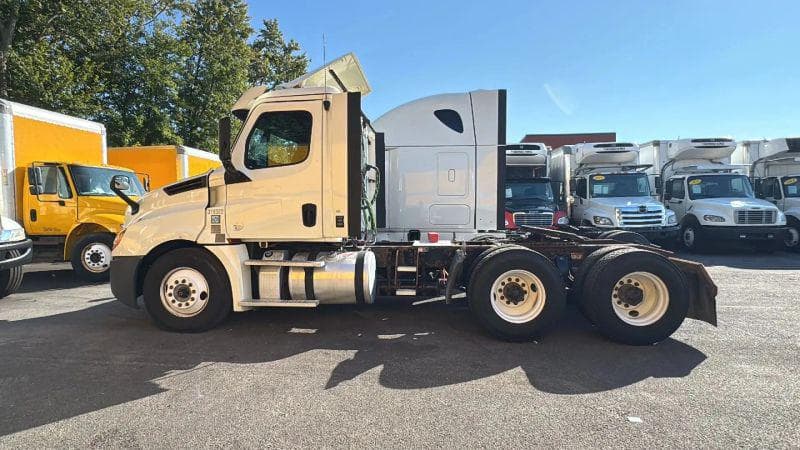 2018 Freightliner Cascadia image 7