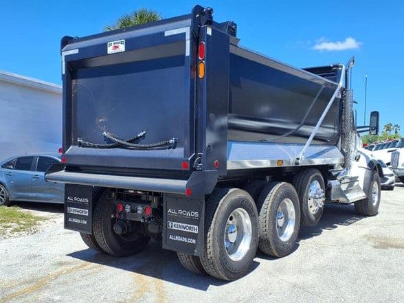 2025 Kenworth T880 image 8