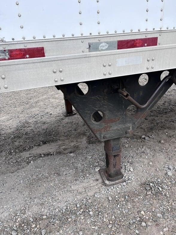 2017 Utility 4000D-X image 6