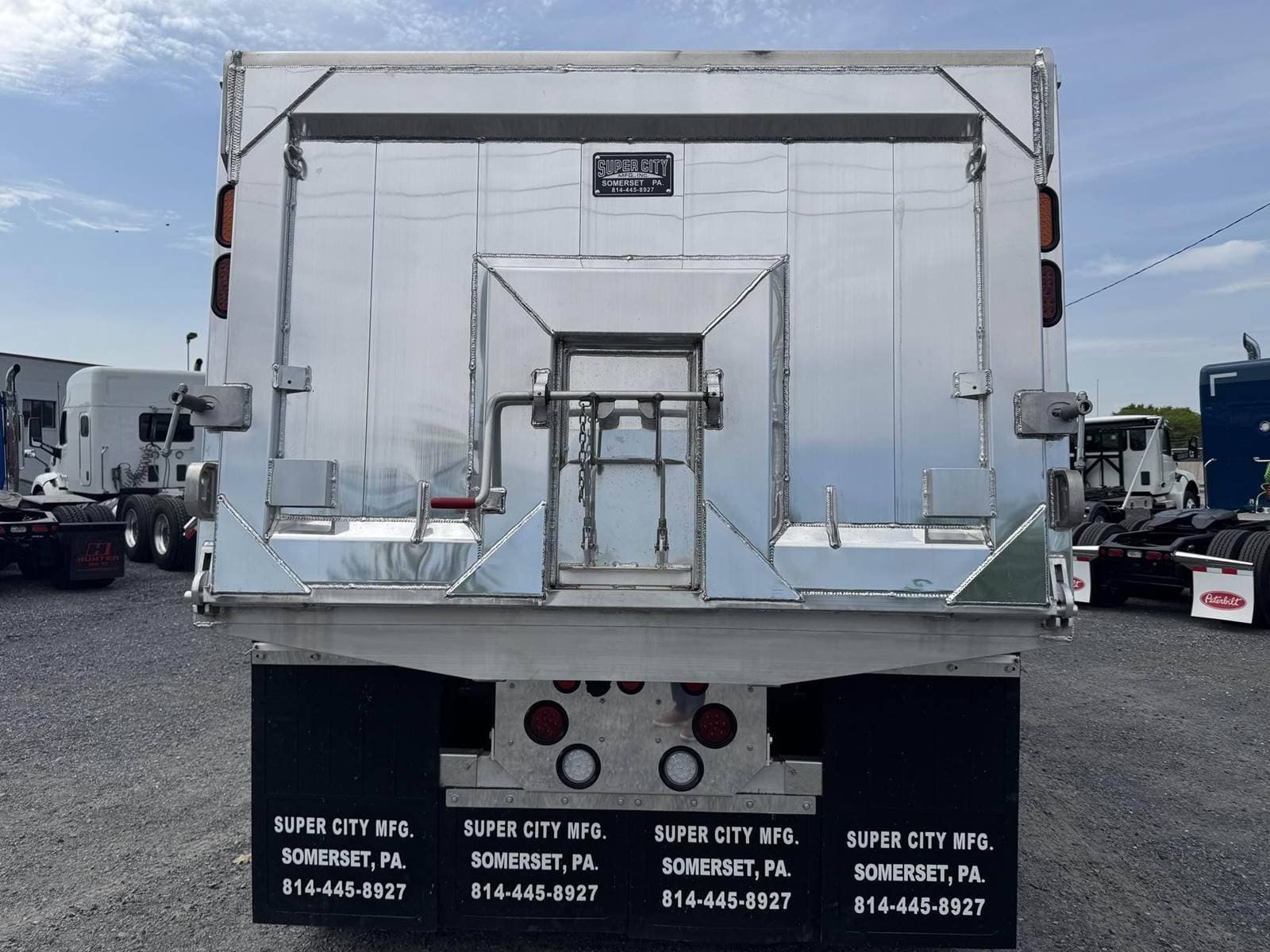 2025 Peterbilt 589 image 7