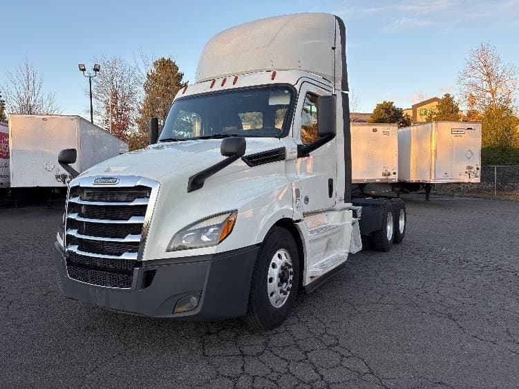 2019 Freightliner Cascadia 126 Day Cab Truck - 455HP, 12 Speed Automatic image 3