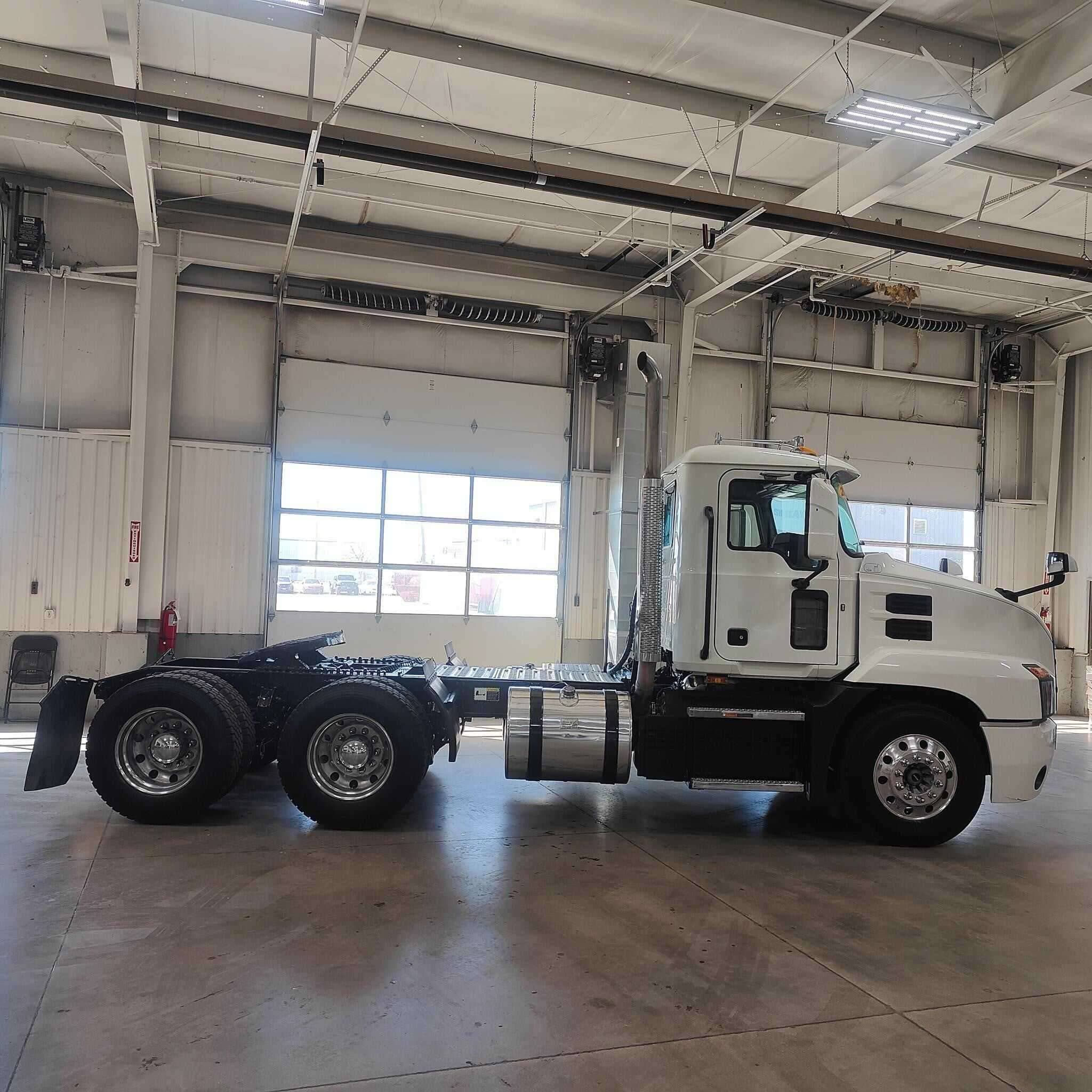Used 2019 MACK ANTHEM Conventional - Day Cab in Commerce City, CO image 16