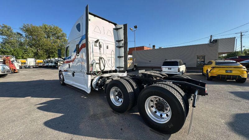 2021 Freightliner Cascadia image 9