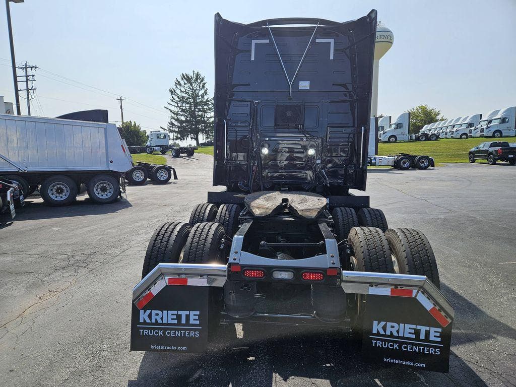 2023 Volvo VNL image 4