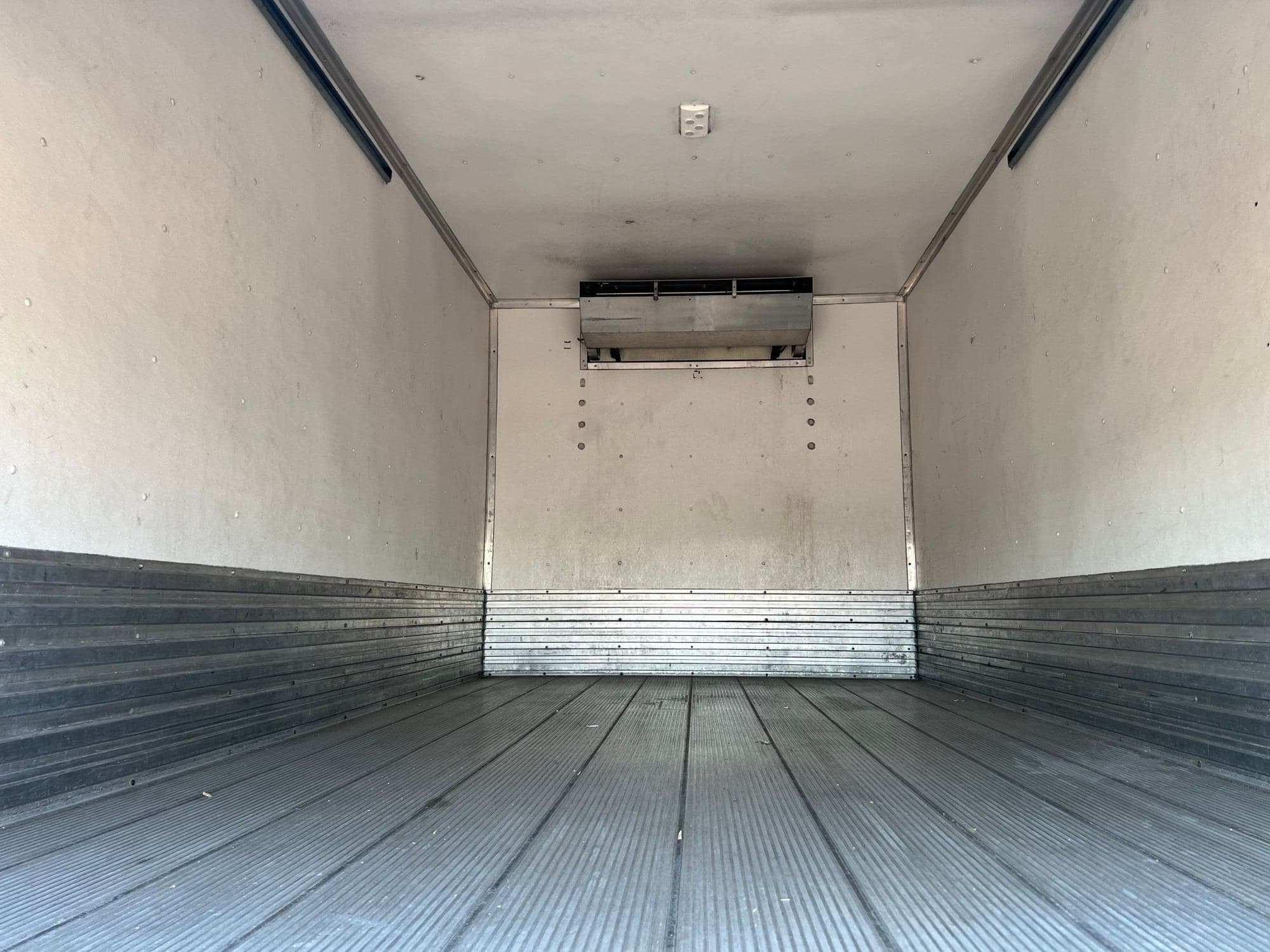 2018 Peterbilt 325 image 8