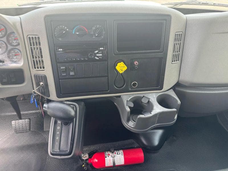 2017 International 4300 image 34