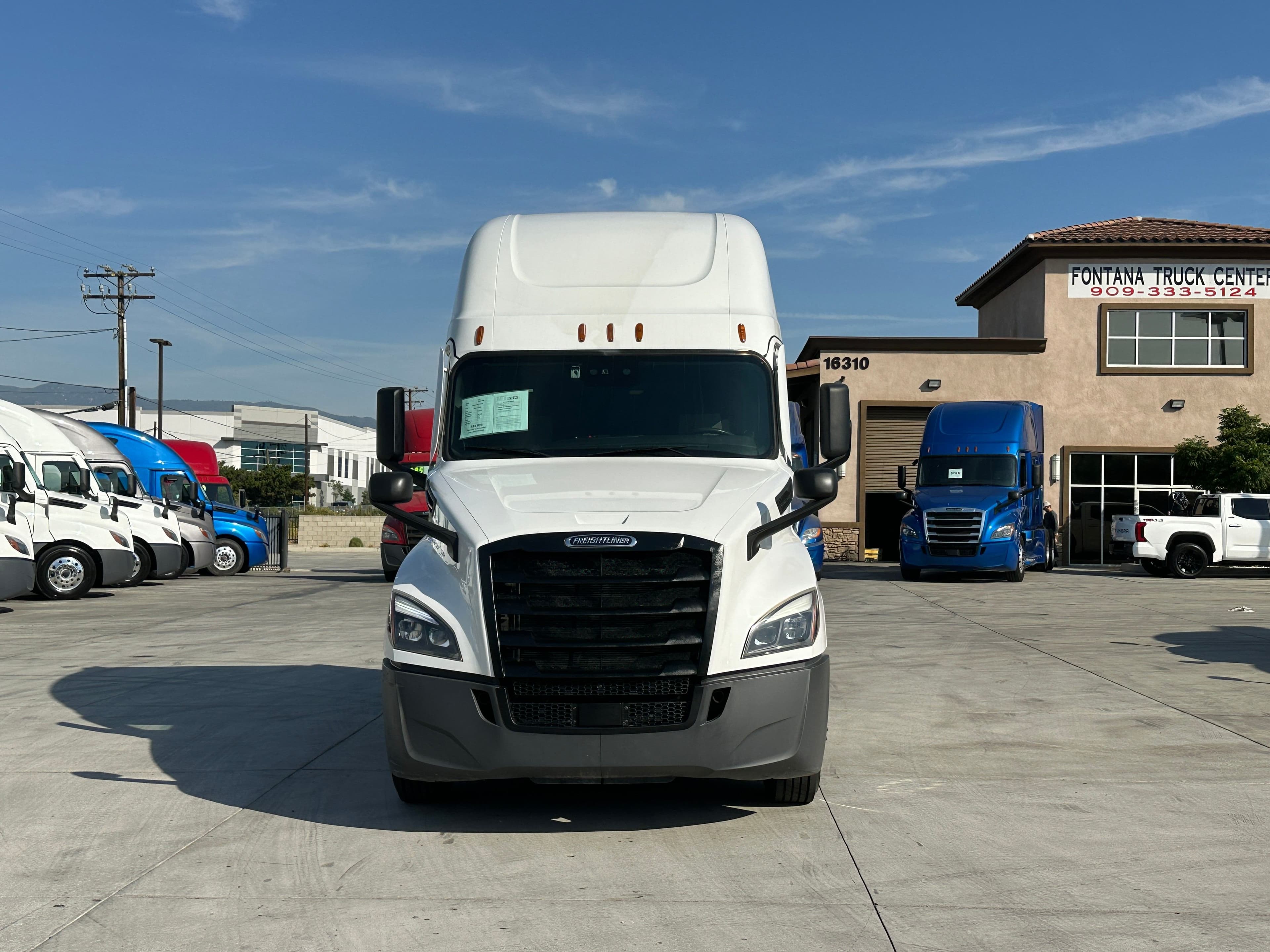 2021 Freightliner Cascadia 126 image 2