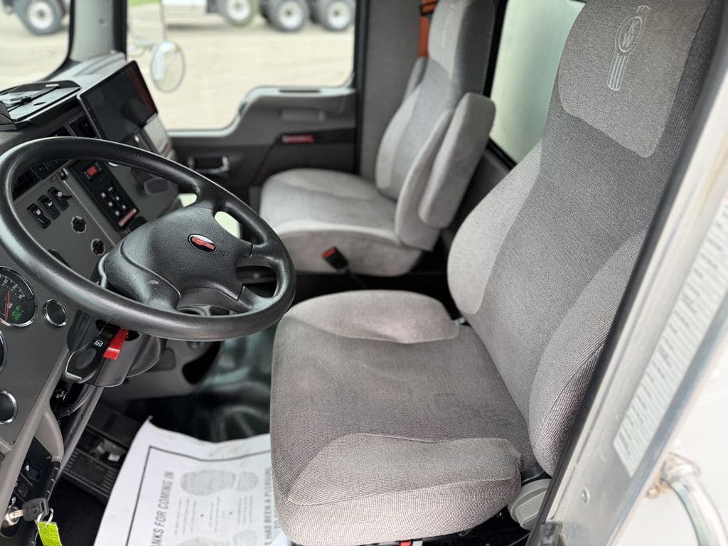 Used 2021 KENWORTH T270 image 24