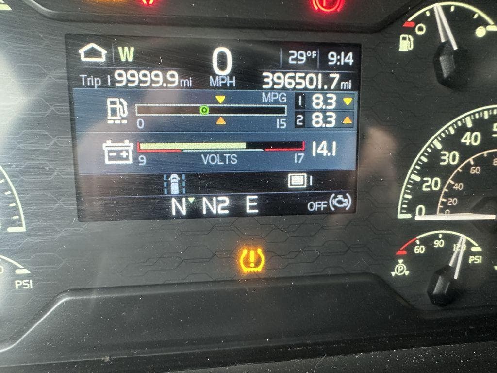 2023 Volvo VNL image 9